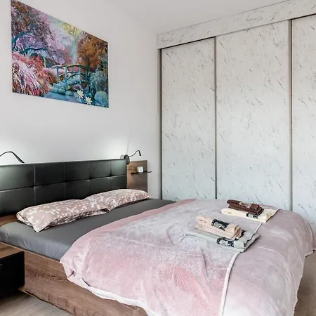 Daire Apartwro - Apartament Przy Wyspie Slodowej, Garaz, Projektor, Rowery *